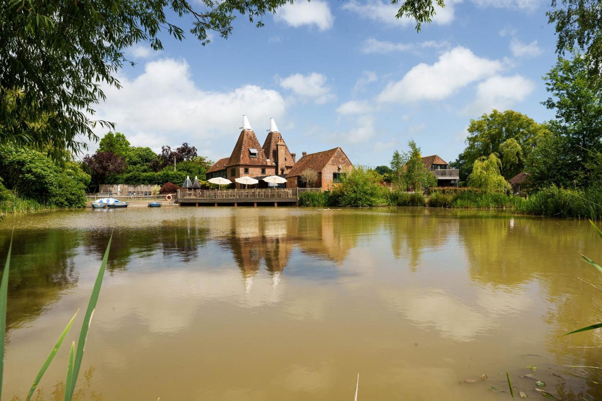 Vineyard Oast Sleeps 25 Villa Wavehorne Exterior foto