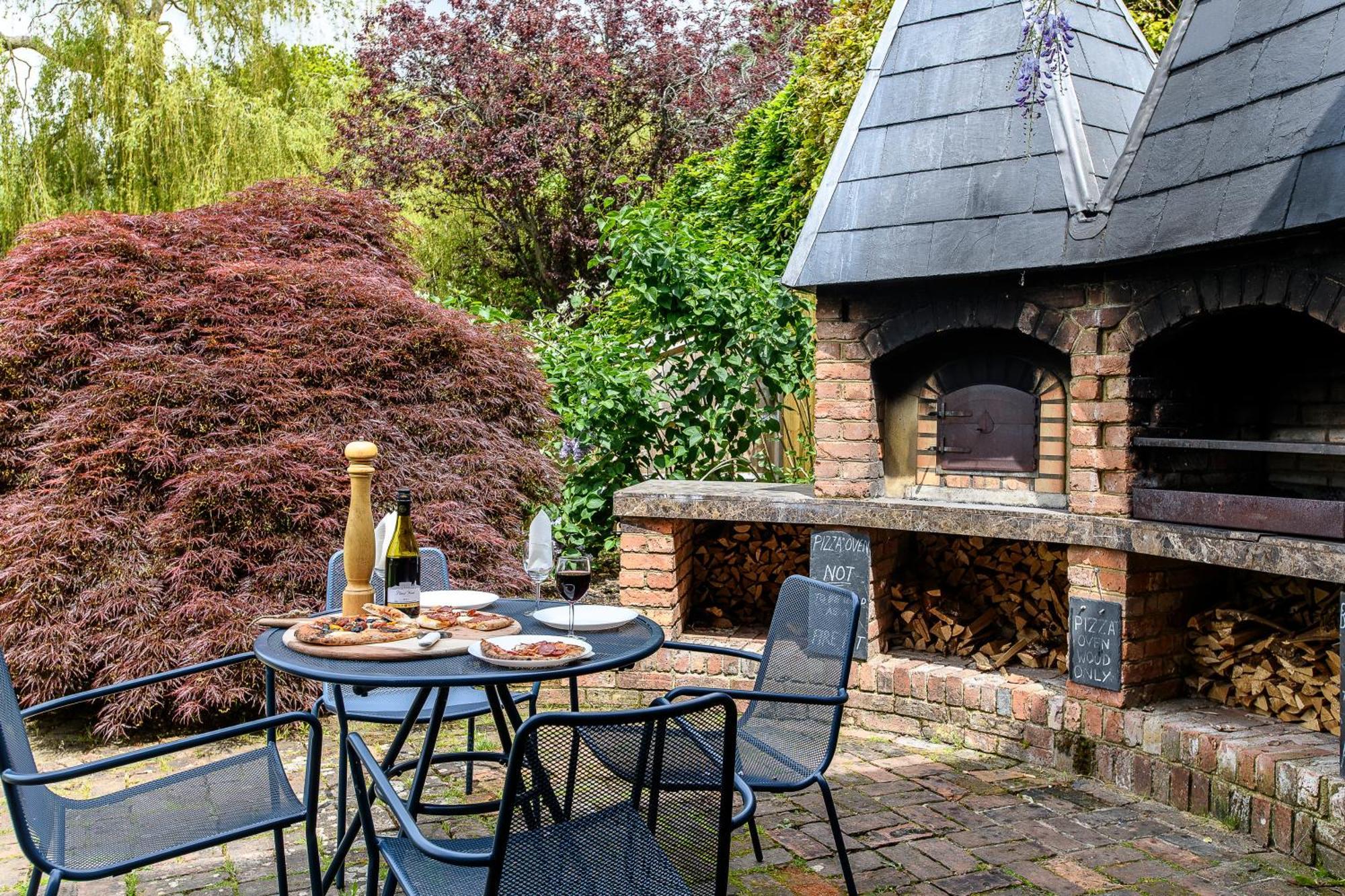 Vineyard Oast Sleeps 25 Villa Wavehorne Exterior foto