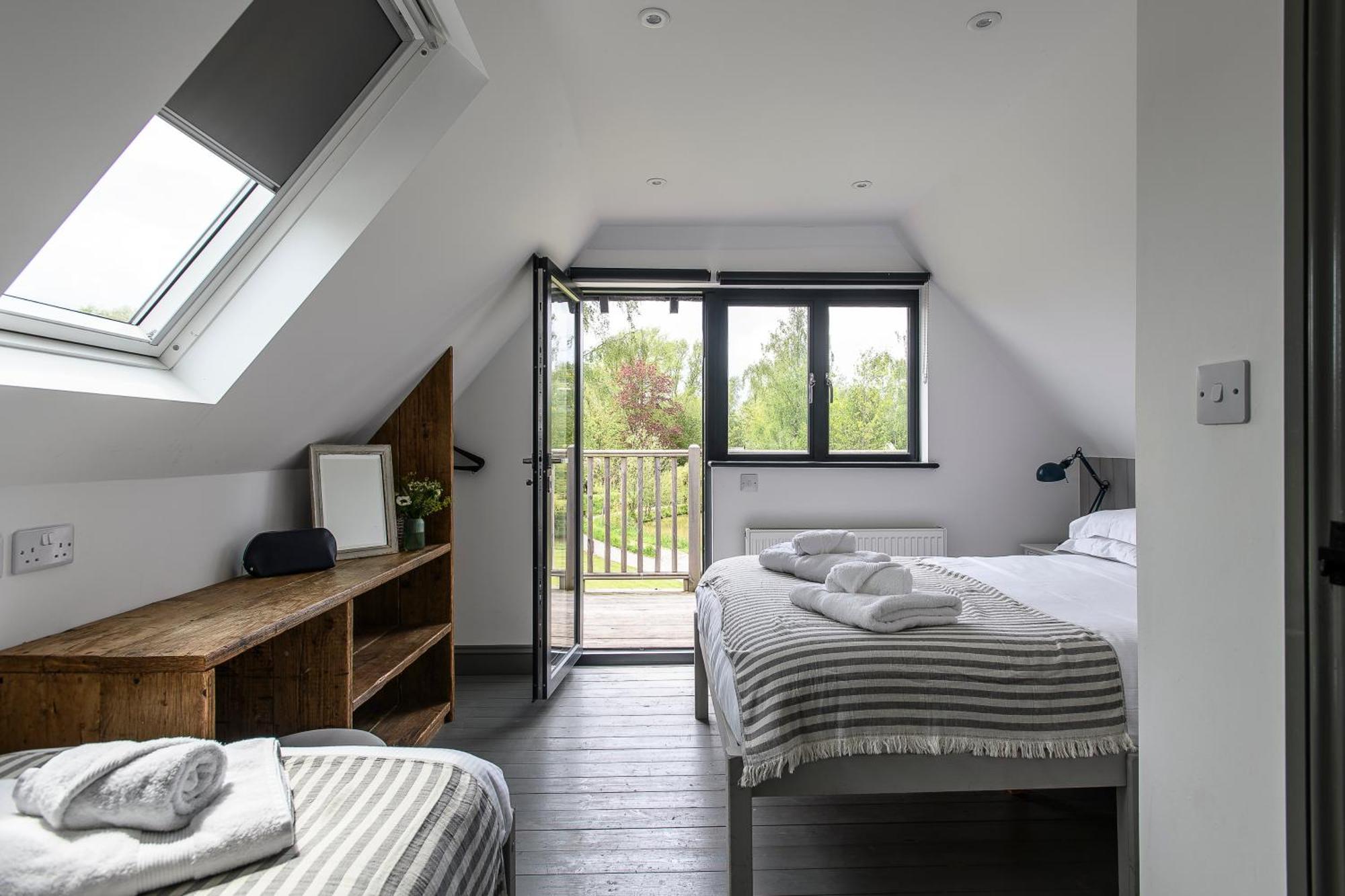 Vineyard Oast Sleeps 25 Villa Wavehorne Exterior foto